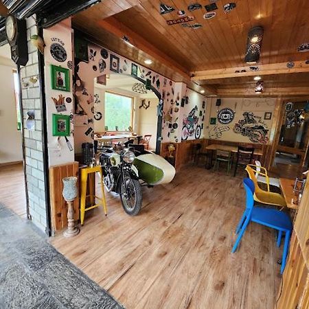 Throttle Shrottle Moto Hostel Манали Экстерьер фото