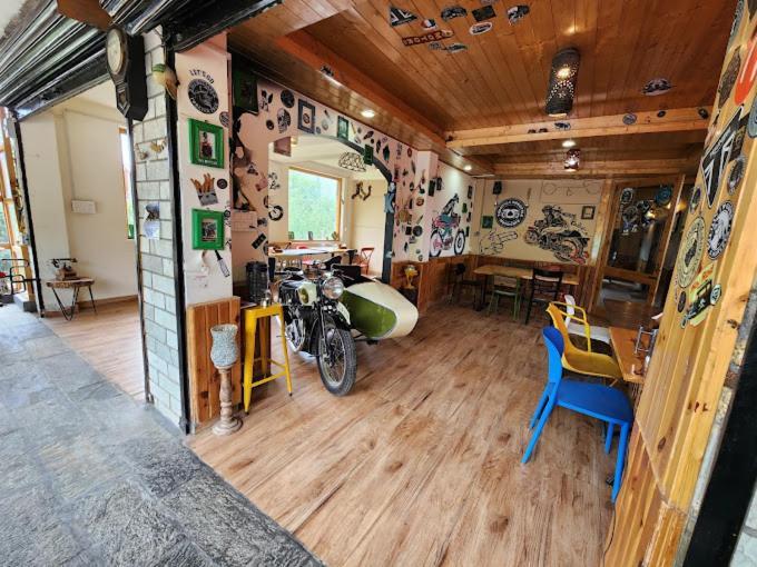 Throttle Shrottle Moto Hostel Манали Экстерьер фото