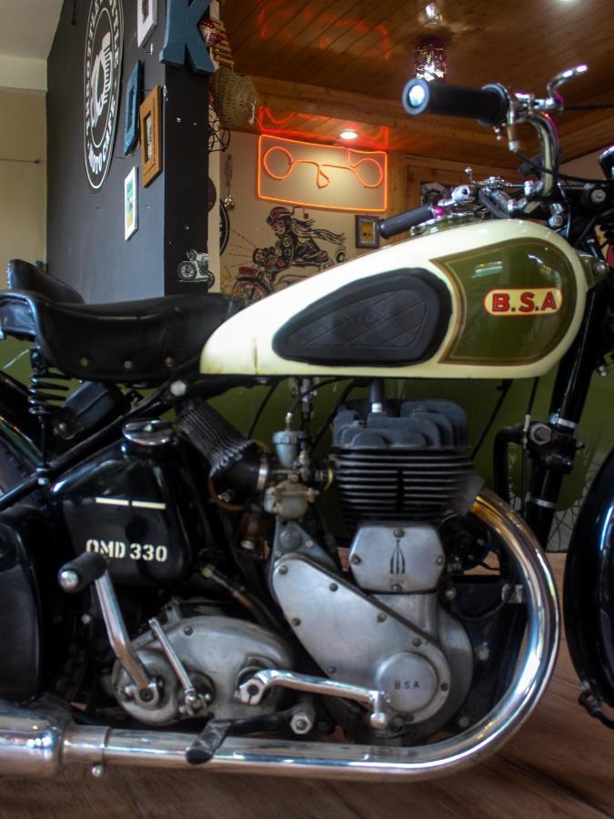 Throttle Shrottle Moto Hostel Манали Экстерьер фото