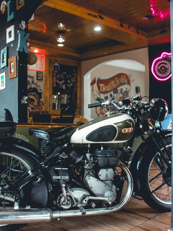 Throttle Shrottle Moto Hostel Манали Экстерьер фото