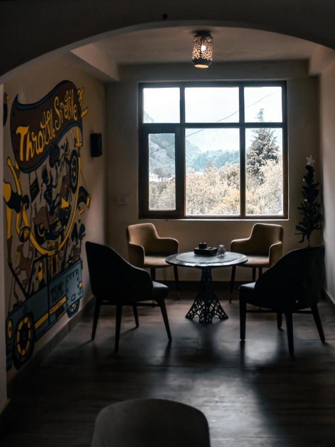 Throttle Shrottle Moto Hostel Манали Экстерьер фото