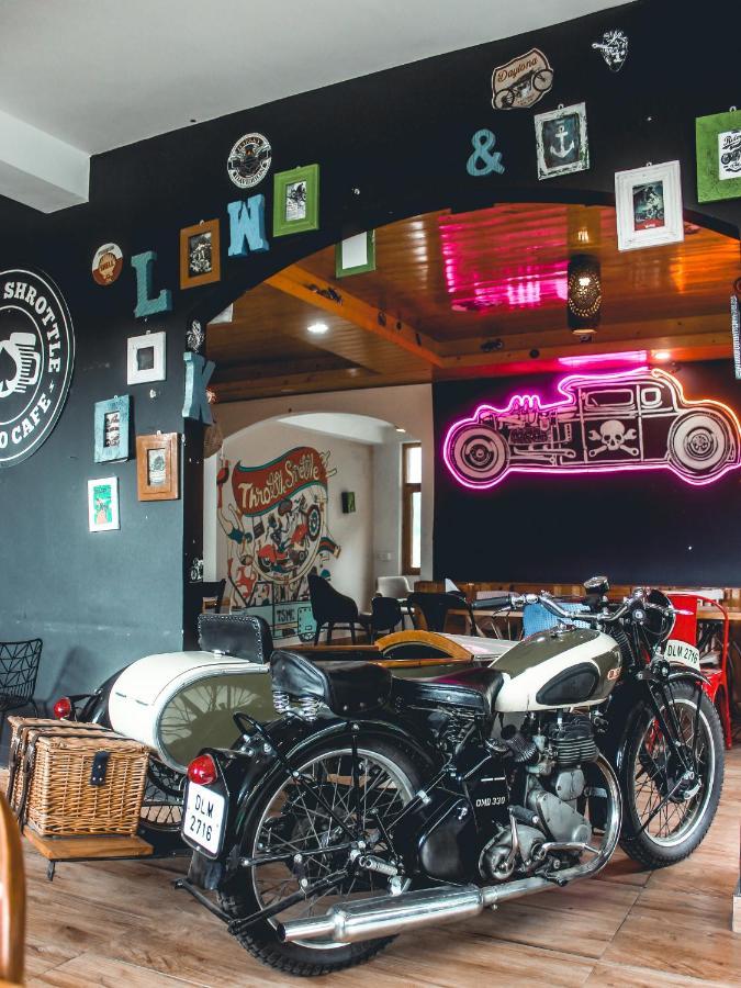 Throttle Shrottle Moto Hostel Манали Экстерьер фото